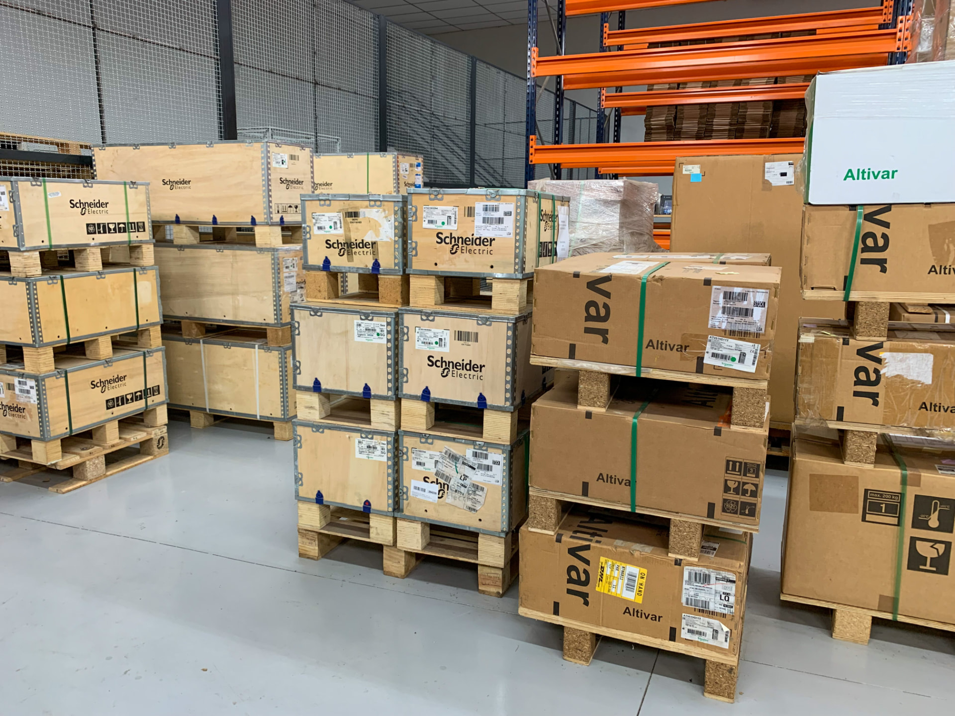 Estoque Estronic de materiais Schneider Electric